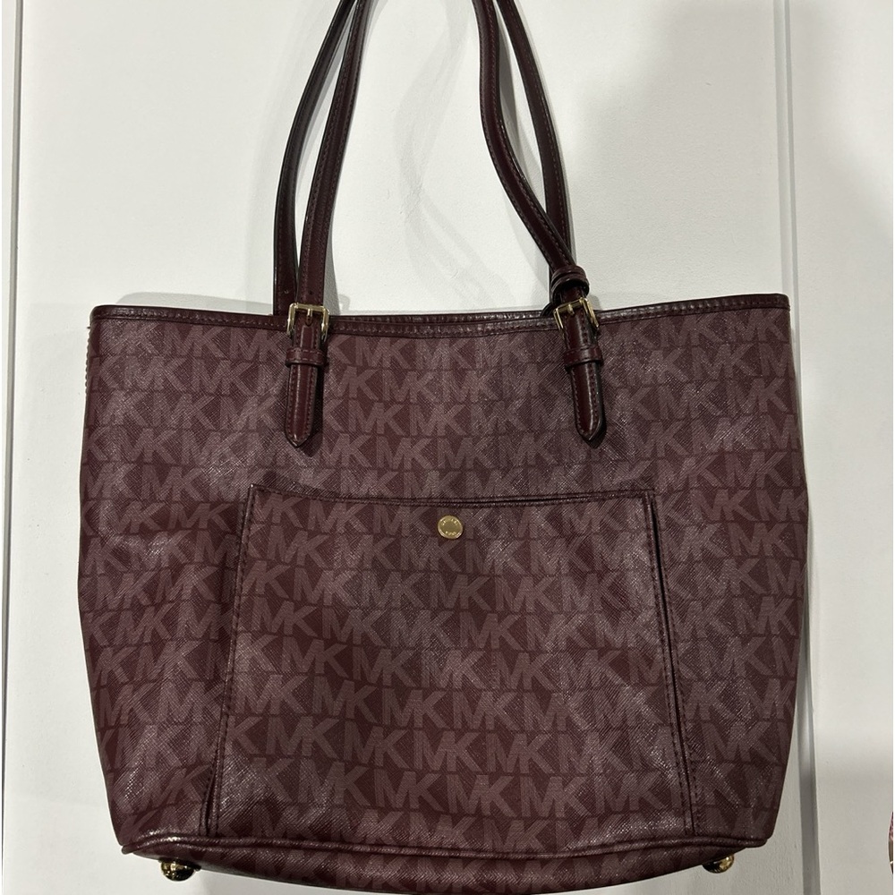 Michael Kors Brown/Mahogany large shoulder bag, plenty of space, lightly used